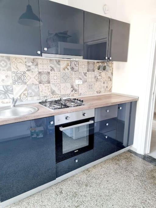Cozy Apartment Near City Center Bukarest Eksteriør billede