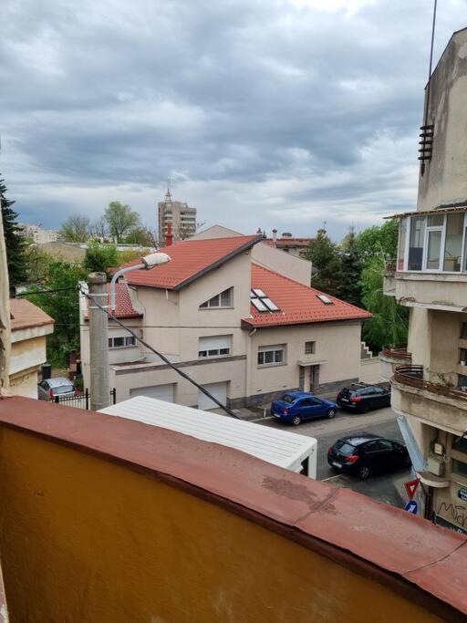 Cozy Apartment Near City Center Bukarest Eksteriør billede