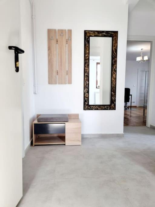 Cozy Apartment Near City Center Bukarest Eksteriør billede